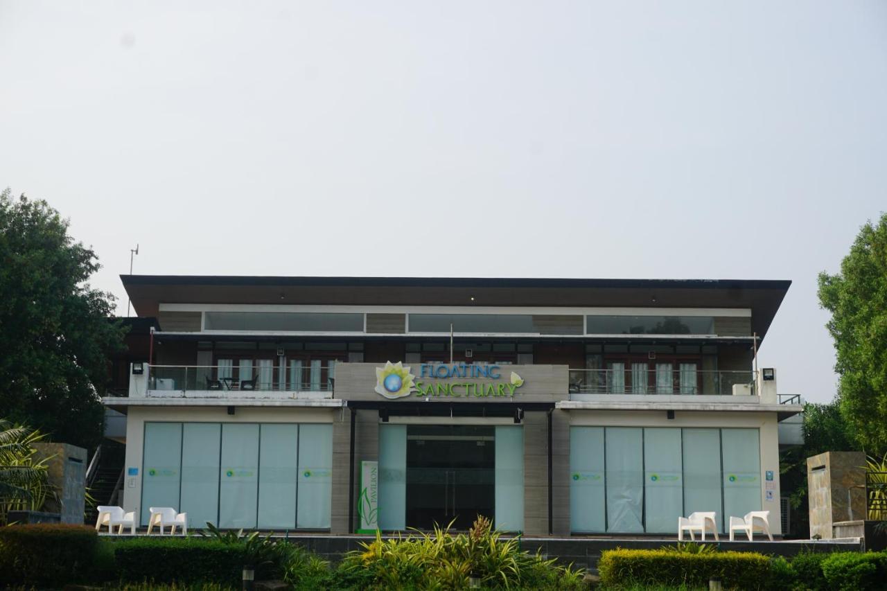 Floating Sanctuary Resort Powered By Cocotel Bulacan المظهر الخارجي الصورة